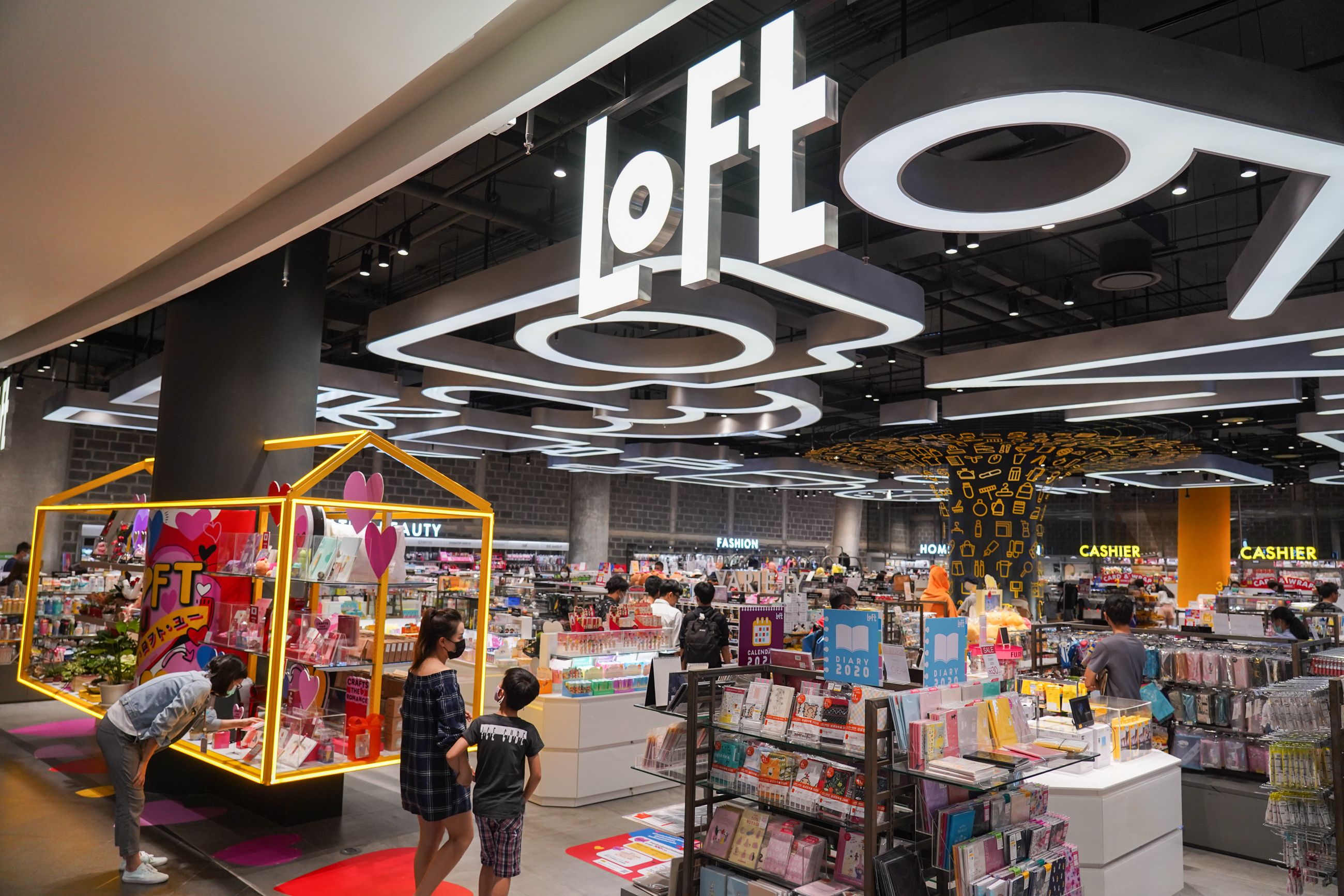 showcase-slide-store-image